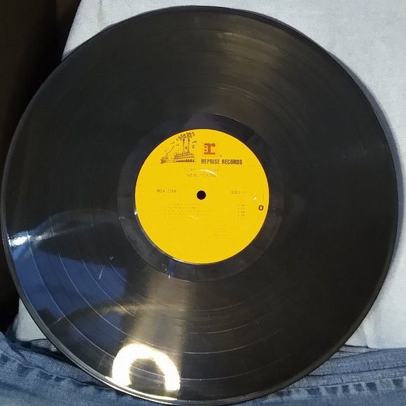 Neil Young Comes A Time 1978 Textured Cover Vinyl record - Picture 4 of 4